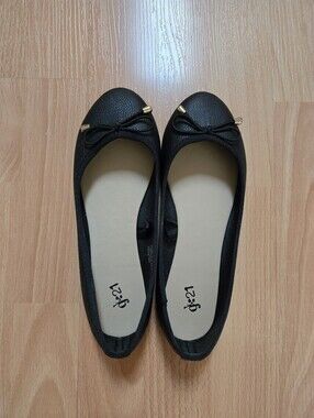 BNWOT - G21 Classic Black Bow Ballet Flats - Women's